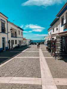 Wenn man überlegt, wo man in Portugal am besten wohnt, sollte man sich unbedingt das Alentejo - hier z.B. Sines (Porto Covo) anschauen. 